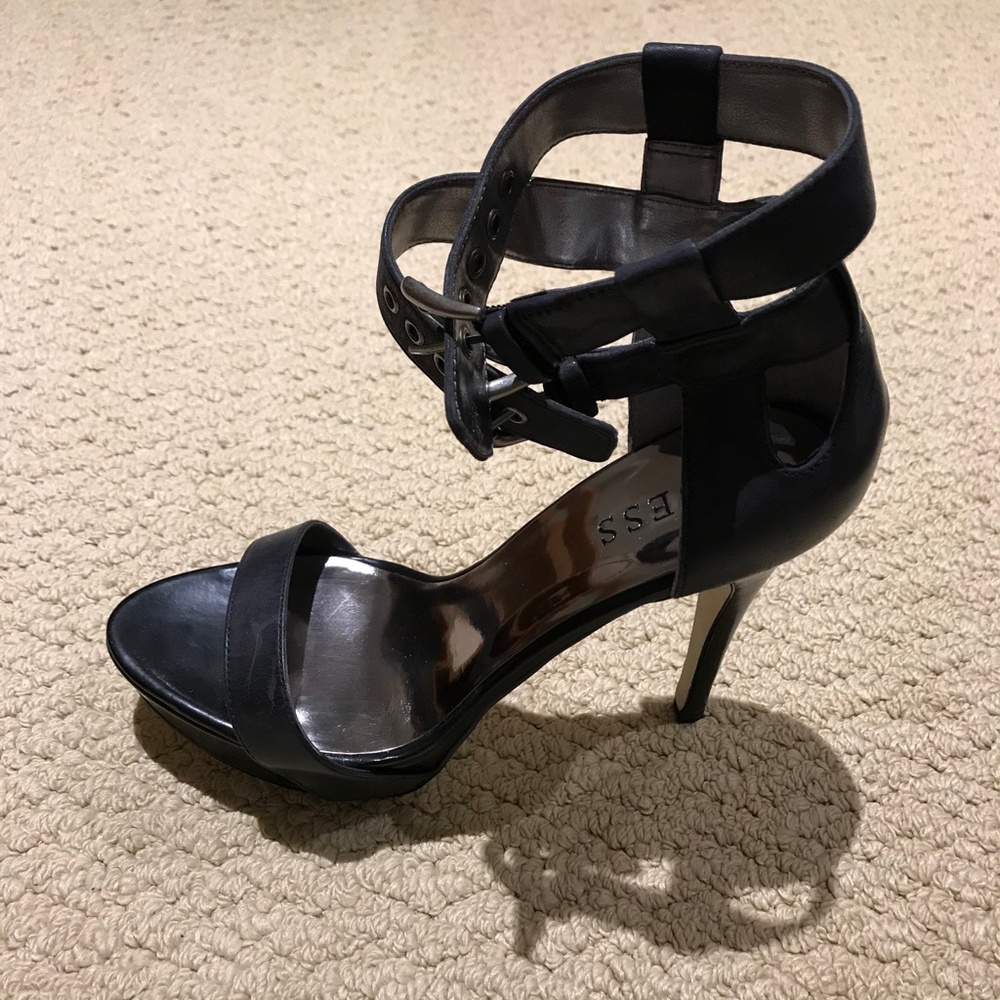 Guess Heels - Picture 2 of 7